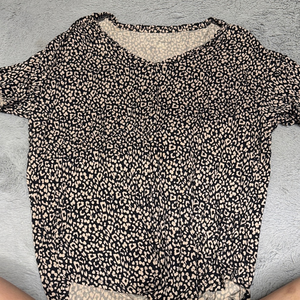 American Eagle Outfitters Black and Cream Leopard Print Short Sleeve Top